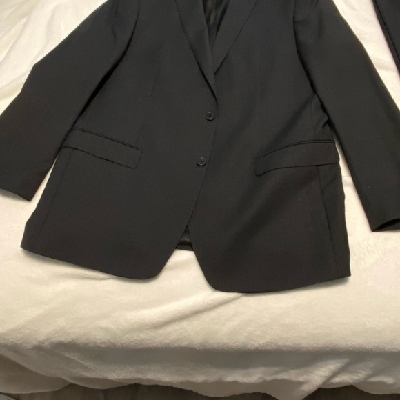 Men’s Charcoal Calvin Kline suit - Picture 3 of 4